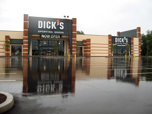 Store front of DICK'S Sporting Goods store in Northborough, MA