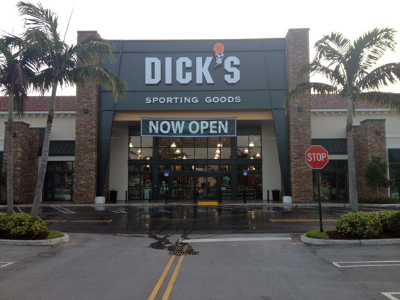 Store front of DICK'S Sporting Goods store in Miami, FL