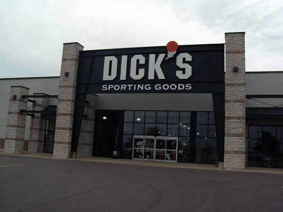 Store front of DICK'S Sporting Goods store in Appleton, WI