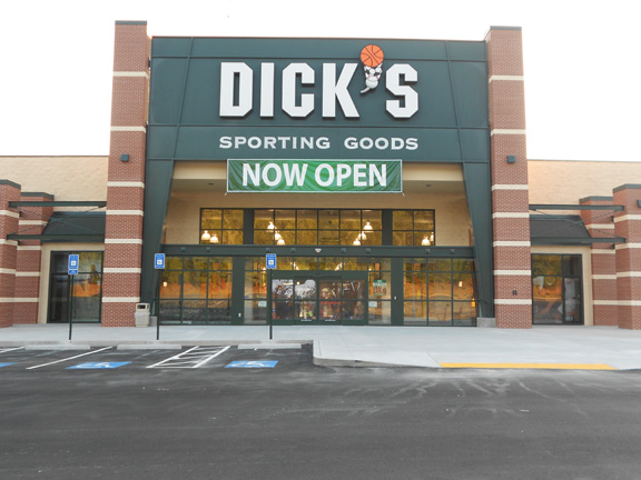 Store front of DICK'S Sporting Goods store in Gainesville, GA