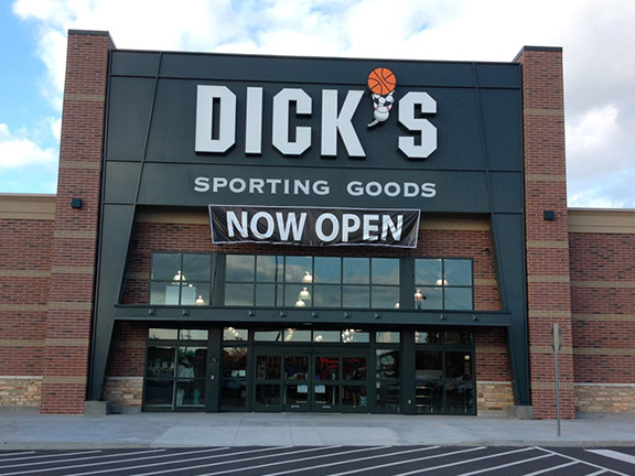 Store front of DICK'S Sporting Goods store in Savannah, GA