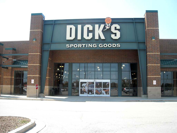 Store front of DICK'S Sporting Goods store in Fort Wayne, IN