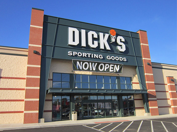 Store front of DICK'S Sporting Goods store in Muncie, IN