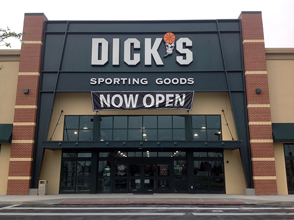 Store front of DICK'S Sporting Goods store in Orlando, FL