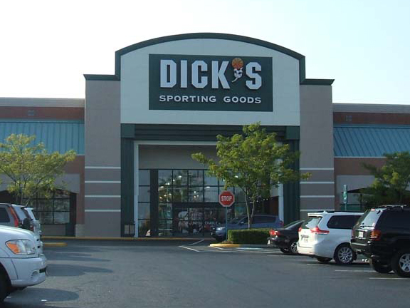 Store front of DICK'S Sporting Goods store in Manassas, VA