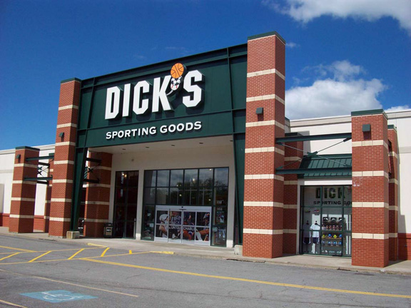 Store front of DICK'S Sporting Goods store in Ithaca, NY
