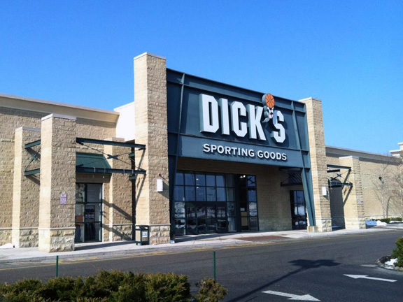 Store front of DICK'S Sporting Goods store in Plymouth, MA