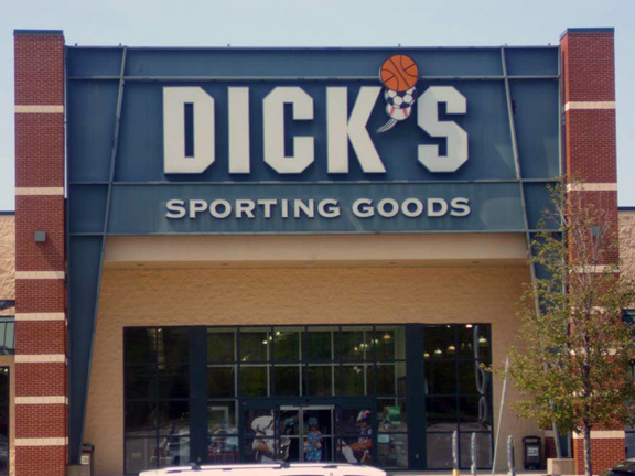 Store front of DICK'S Sporting Goods store in Tarentum, PA