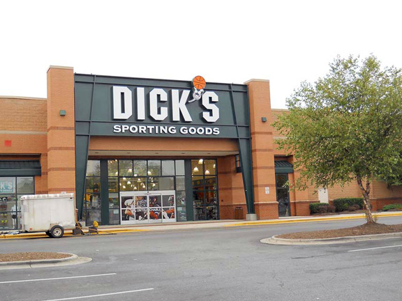 Store front of DICK'S Sporting Goods store in Hickory, NC