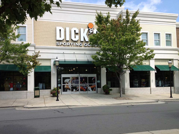 Store front of DICK'S Sporting Goods store in Huntersville, NC