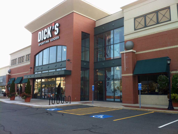 Store front of DICK'S Sporting Goods store in Canton, CT