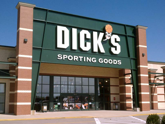 Store front of DICK'S Sporting Goods store in Portsmouth, NH
