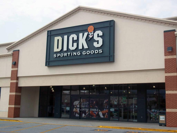 Store front of DICK'S Sporting Goods store in Rutland, VT