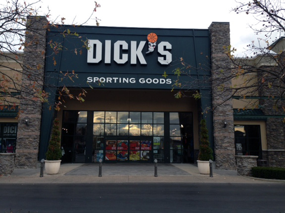 Store front of DICK'S Sporting Goods store in Nashville, TN