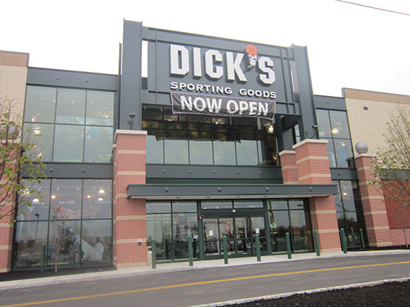 Store front of DICK'S Sporting Goods store in Wayne, NJ