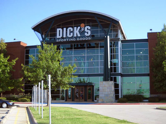 Store front of DICK'S Sporting Goods store in Arlington, TX