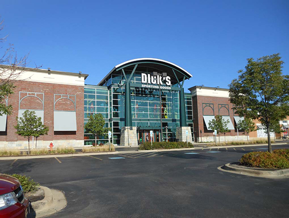 Store front of DICK'S Sporting Goods store in Geneva, IL
