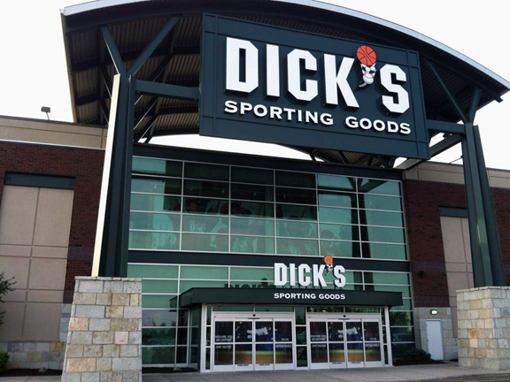 Store front of DICK'S Sporting Goods store in Garden City, NY