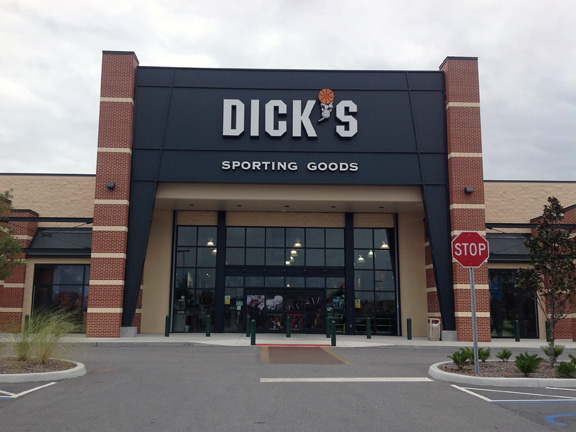 Store front of DICK'S Sporting Goods store in Orlando, FL
