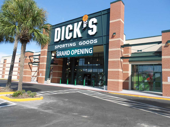 Store front of DICK'S Sporting Goods store in Clearwater, FL
