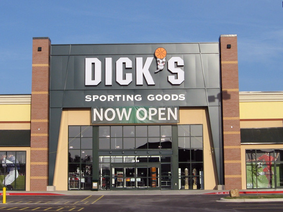 Store front of DICK'S Sporting Goods store in Hot Springs, AR