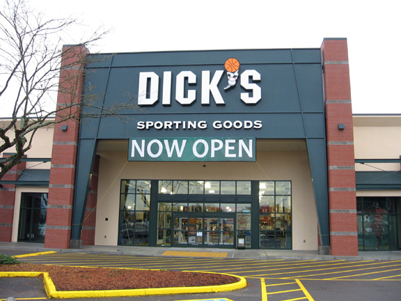 Store front of DICK'S Sporting Goods store in Eugene, OR