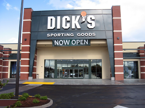Store front of DICK'S Sporting Goods store in Portland, OR