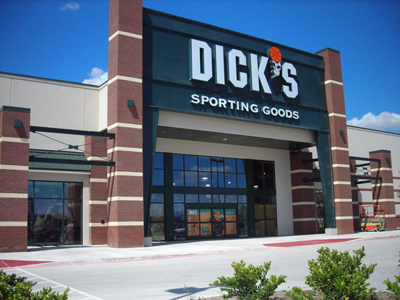 Store front of DICK'S Sporting Goods store in Cedar Hill, TX