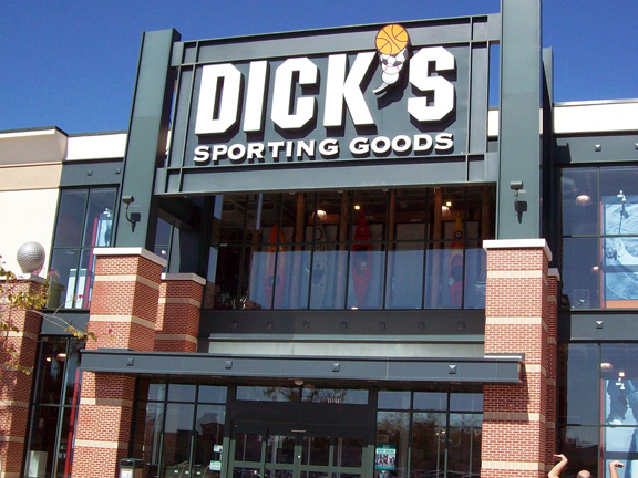 Store front of DICK'S Sporting Goods store in Fort Myers, FL