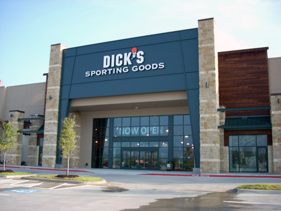 Store front of DICK'S Sporting Goods store in Bee Cave, TX