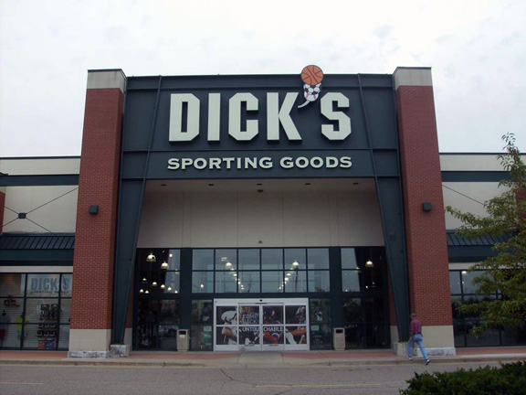 Store front of DICK'S Sporting Goods store in Lansing, MI