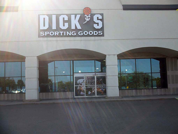 Store front of DICK'S Sporting Goods store in Novi, MI
