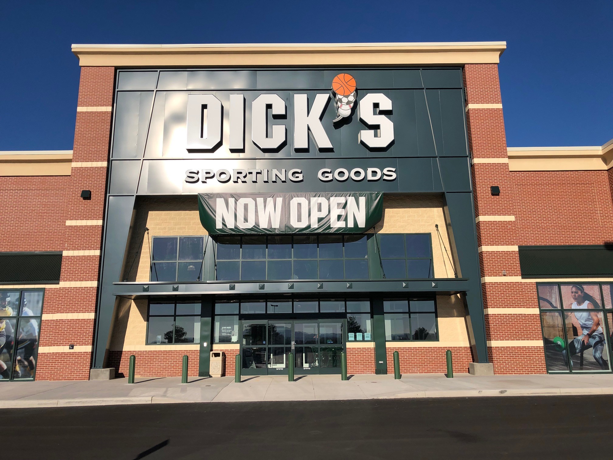 Store front of DICK'S Sporting Goods store in Muncy, PA